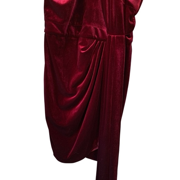 Belle Badgley Mischka Burgundy Halter Sheath asymmetrical Cocktail Dress. Size 6 - Picture 8 of 16